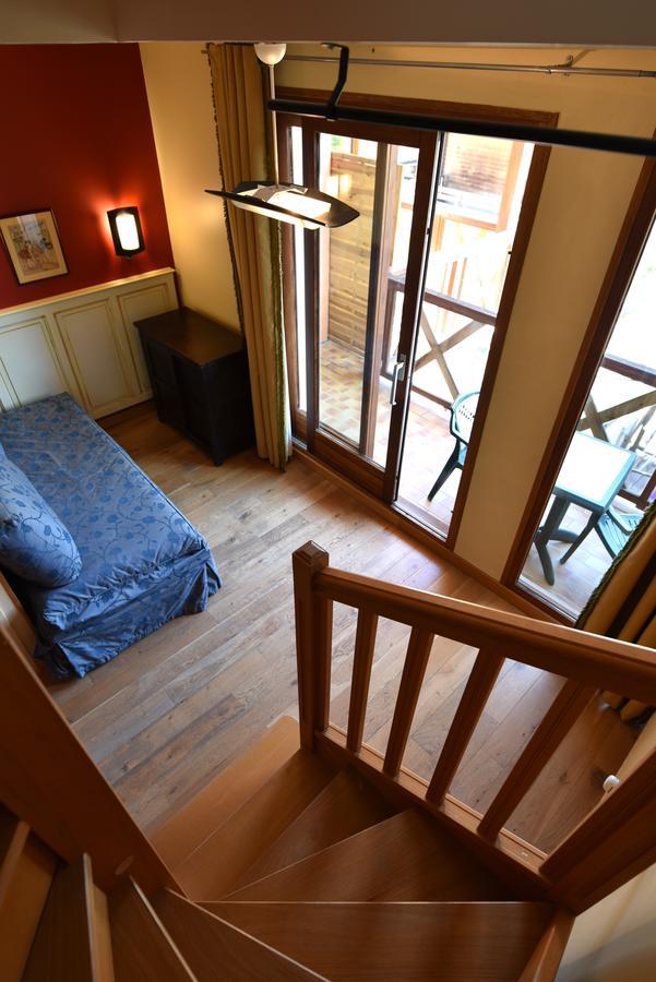 Les Lodges Du Lac Saint-Alban-de-Montbel Habitación foto