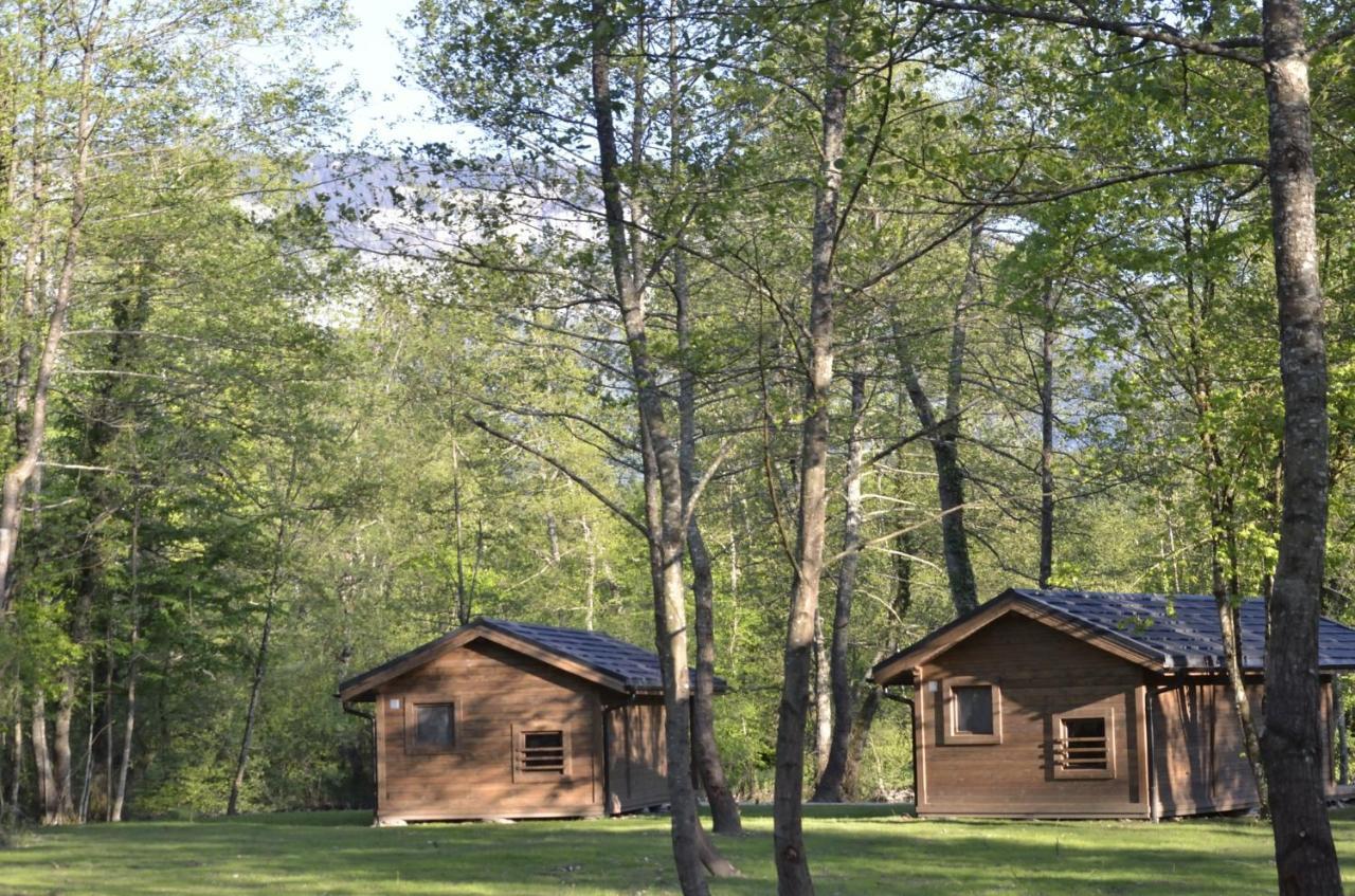 Les Lodges Du Lac Saint-Alban-de-Montbel Exterior foto